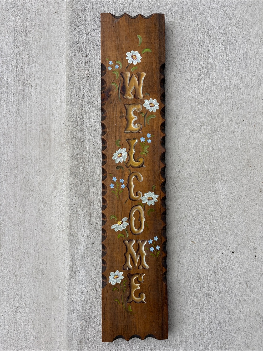 VTG Welcome Floral Hand-Painted Wood Wall Plaque - Brown